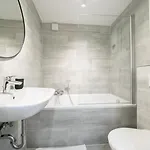 - 3 Bedroom - 6 Person Ντίσελντορφ