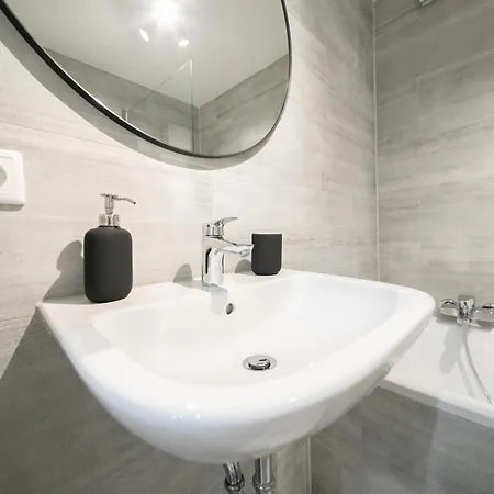 - 3 Bedroom - 6 Person