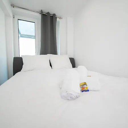 - 3 Bedroom - 6 Person Appartement *