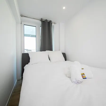 - 3 Bedroom - 6 Person * Ντίσελντορφ
